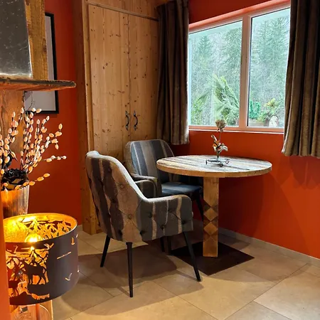 Les Secrets - & * מונטריון